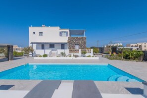 2 bedrooms, Internet - Golden Sunrise Suites - Santorini Family Suite (Santorini)