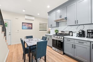 2 bedrooms, Internet - Modern Getaway Near Pasadena Dtla (Rosemead)