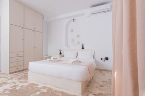 1 bedroom, Internet - Golden Sunrise Suites - Santorini Pool Bliss Suite (Santorini)