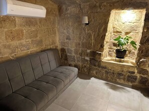 Room, Multiple Bedrooms, Accessible | Living room