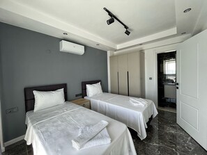 4 bedrooms, WiFi, bed sheets