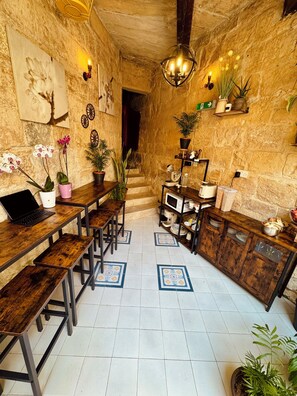 Room, 1 Bedroom, Accessible | Living room