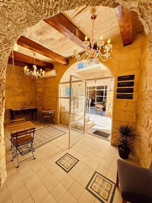 Room, 1 Bedroom, Accessible | Living room