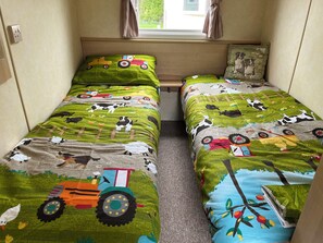 3 quartos, individualmente decorados, individualmente mobiliados