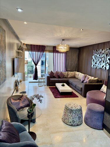 Luxurious downtown apartment with swimming pool