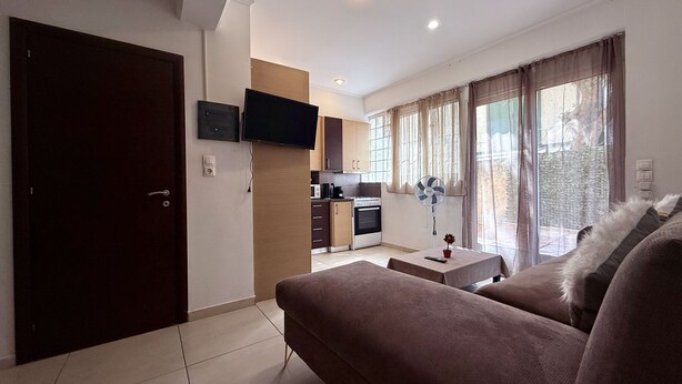 Apartment | Living area | 24-inch flat-screen TV with digital channels - Alimos Cozy Apartment (Alimos)