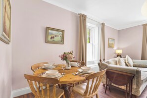 House, Lanai | In-room dining - Learchild House - North East Escapes  (Alnwick)