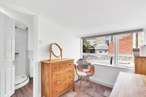 House, Lanai | Egyptian cotton sheets, premium bedding, iron/ironing board, free WiFi - Learchild House - North East Escapes  (Alnwick)