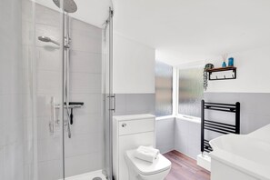 House, Lanai | Bathroom