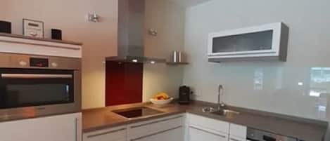 Coffee/tea maker, fridge, microwave, oven