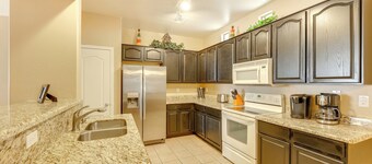 Family Home w/ Community Perks - 8 Mi to Chandler!