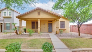 A single-story house with a front porch, a small lawn, and a tree. - Family Home w/ Community Perks - 8 Mi to Chandler! (Gilbert)