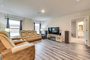 House (4 Bedrooms) | Front of property