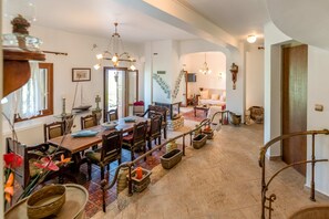 5 habitaciones y acceso a internet 