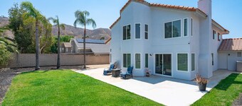 Luxe Spacious Home Near Parks Fully Equipped