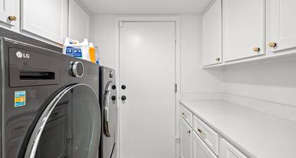 Luxe Spacious Home Near Parks Fully Equipped