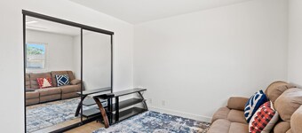 Luxe Spacious Home Near Parks Fully Equipped