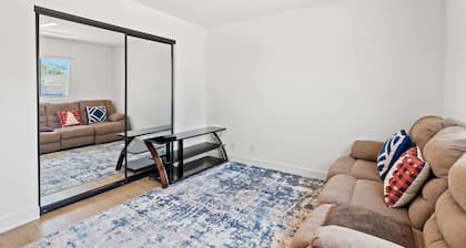 Luxe Spacious Home Near Parks Fully Equipped