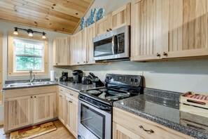 House (2 Bedrooms) | Interior