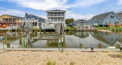 Waterfront Gem w/ Dock: 3 Mi to Fenwick Island Fun