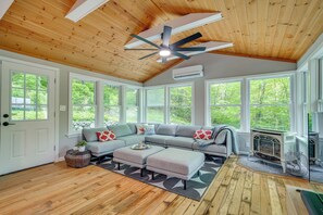 Cottage (2 Bedrooms) | Interior