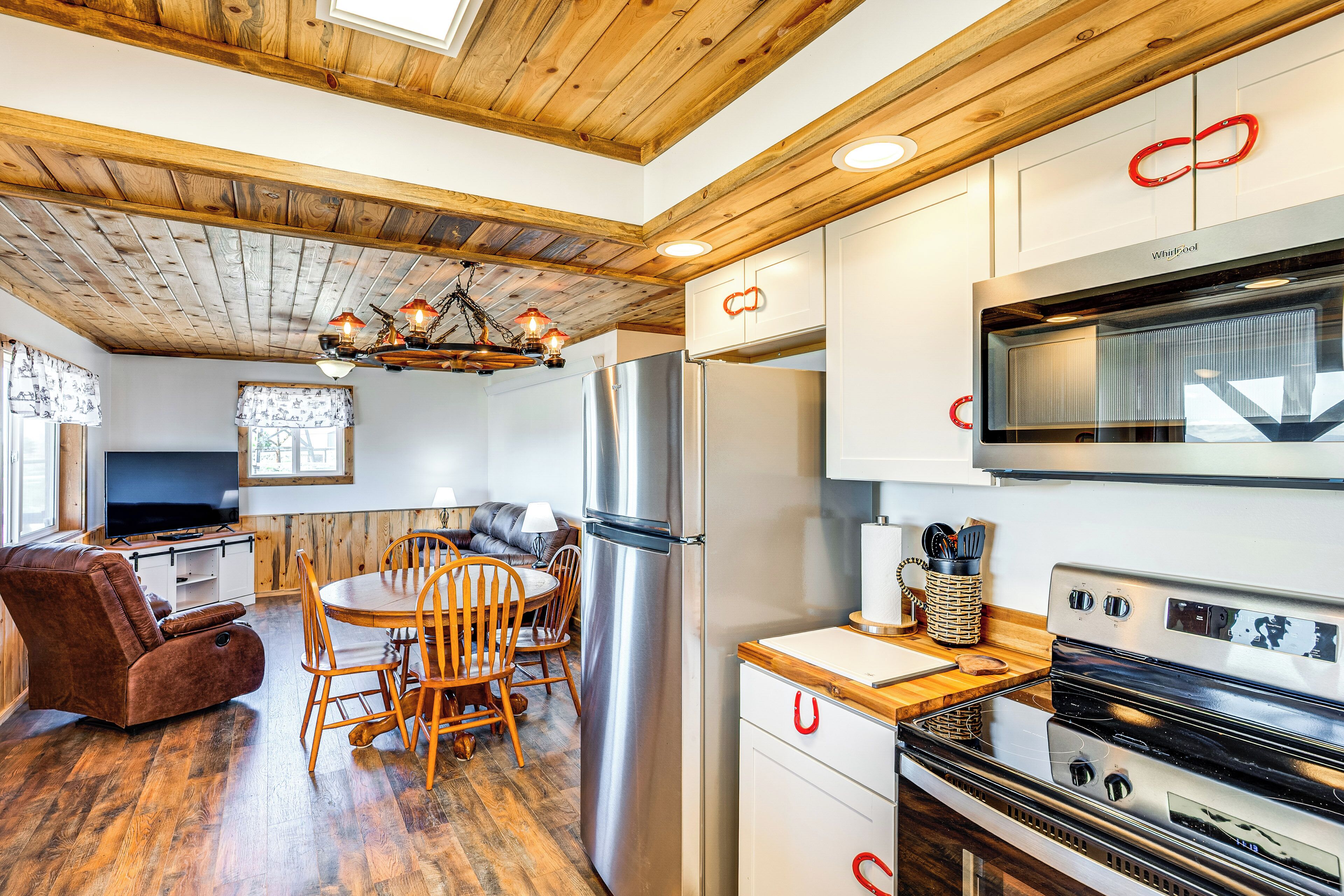 House (2 Bedrooms) | Interior