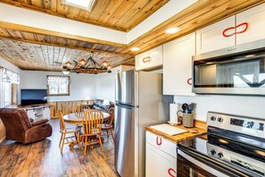 House (2 Bedrooms) | Interior - 2 Mi to Big Hole River: Mtn-view Montana Haven (Twin Bridges)