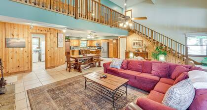 Waterfront Gem on Lake Martin w/ Kayaks & Dock!