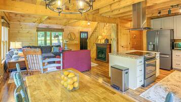 House (3 Bedrooms) | Interior