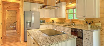 Blue Ridge Mtns Retreat w/ Views, 1 Mi to Parkway!