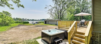 Deck, Dock & Hot Tub: Lakeside Retreat in Michigan