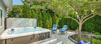 Near Solomons Island Boardwalk: Home w/ Hot Tub!