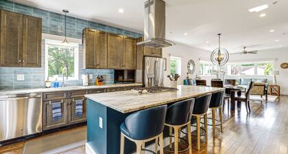 Near Solomons Island Boardwalk: Home w/ Hot Tub!