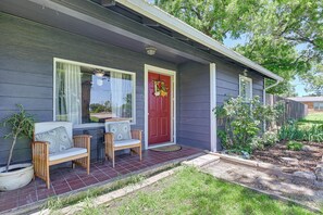 House (3 Bedrooms) | Interior - Pet-friendly Home w/ 1-acre Yard in Aubrey (Aubrey)