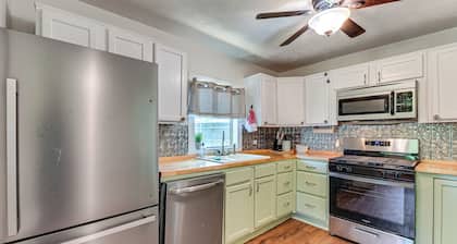 Pet-friendly Home w/ 1-acre Yard in Aubrey