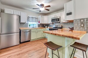 House (3 Bedrooms) | Interior - Pet-friendly Home w/ 1-acre Yard in Aubrey (Aubrey)