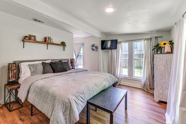 House (3 Bedrooms) | Interior - Pet-friendly Home w/ 1-acre Yard in Aubrey (Aubrey)