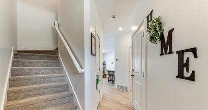 5 Mi to Trails: Townhome in Eagle Mountain