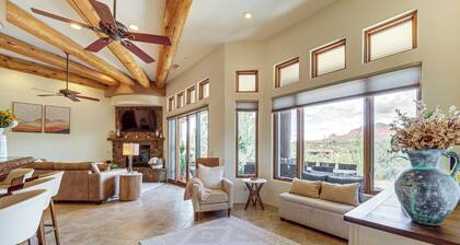 Hot Tub & Red Rock Views: Secluded Sedona Escape!