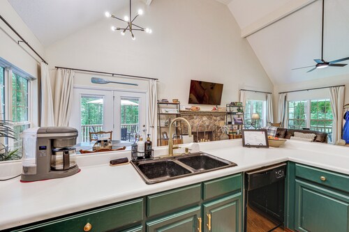 Fisher's Retreat Near Lake Thurmond: Tignall Home