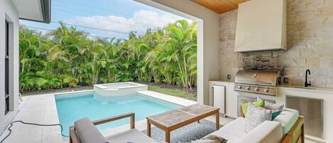 House (4 Bedrooms) | Front of property