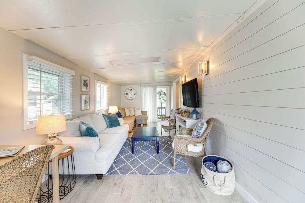 Pool & Marina: Family Home ~ 11 Mi to Ocean City - Ocean Pines, MD