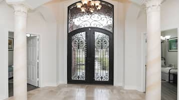 Maison (Multiple Bedrooms) | Intérieur