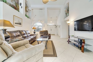 House (5 Bedrooms) | Interior