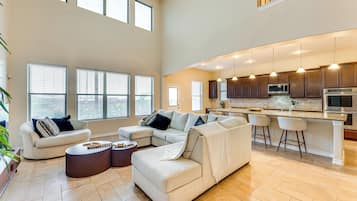 House (5 Bedrooms) | Interior