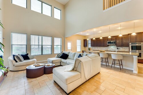 7 Mi to Lake Casa Blanca: Laredo Family Home!