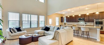 7 Mi to Lake Casa Blanca: Laredo Family Home!