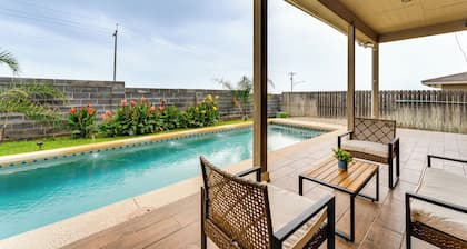 7 Mi to Lake Casa Blanca: Laredo Family Home!