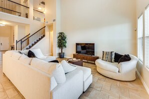 House (5 Bedrooms) | Interior