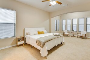 House (5 Bedrooms) | Interior - 7 Mi to Lake Casa Blanca: Laredo Family Home! (Laredo)